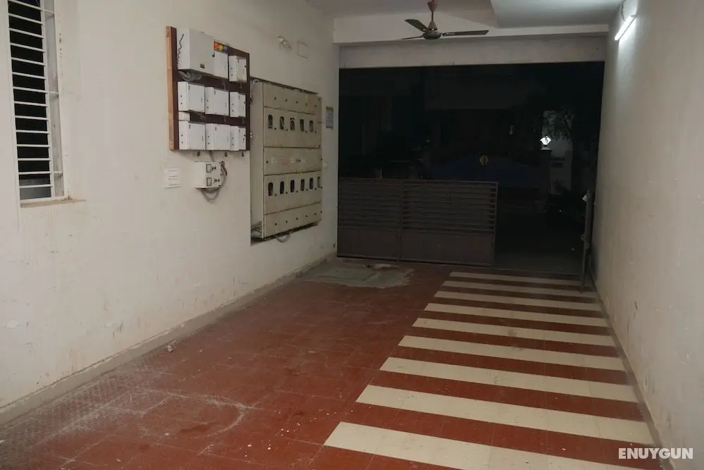 Kubera Service Apartments - Lobi
