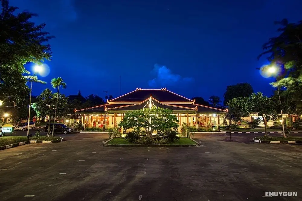 Kusuma Sahid Prince Hotel - Dış Mekan