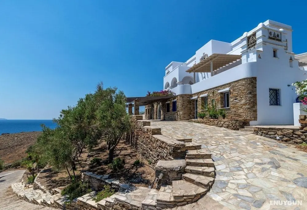 La Chapelle Ouest in Tinos - Oda