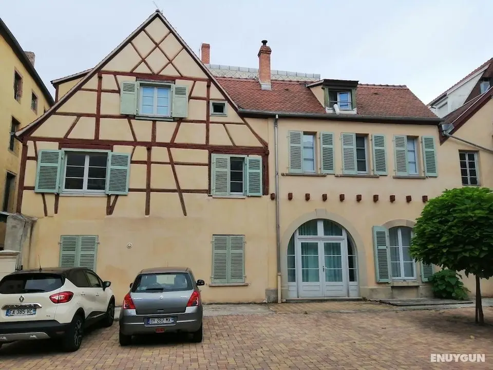 La Cour de Berthe Ouest - Öne Çıkan Resim