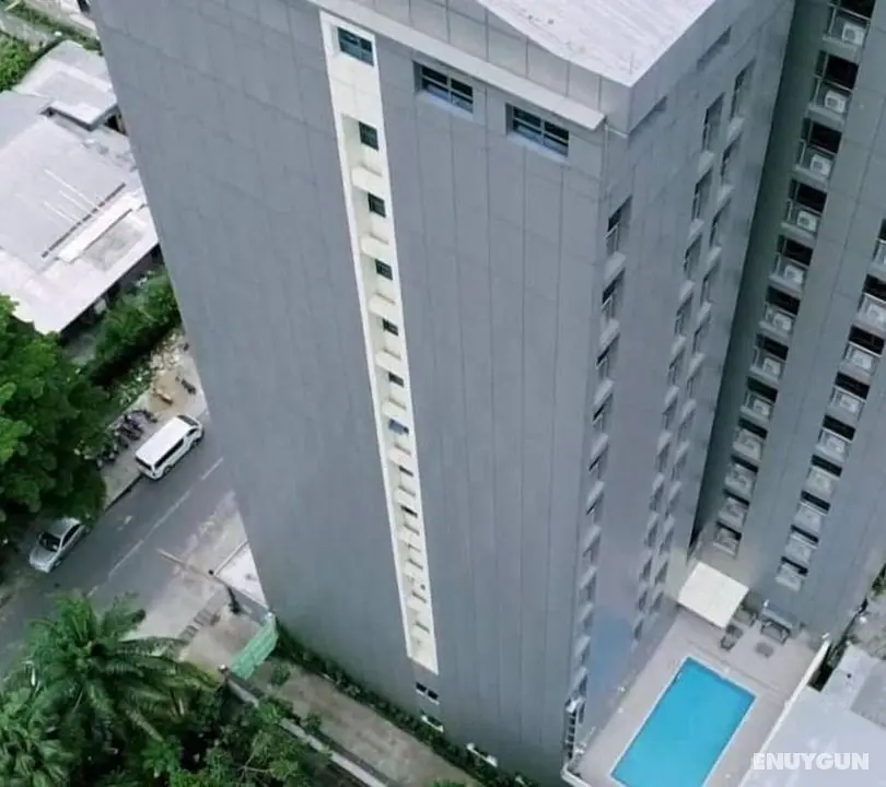Hotel La Falaise Bonapriso - Dış Mekan