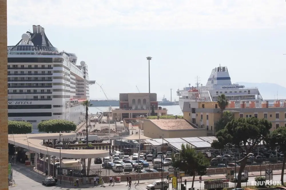 La finestra sul porto - Oda Manzaraları