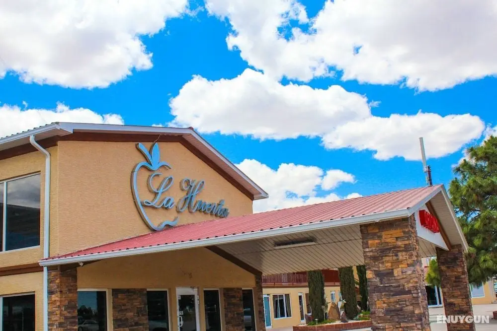 La Huerta Inn & Suites - Dış Mekan