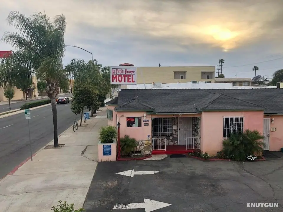 La Petite Rouge Motel - Dış Mekan