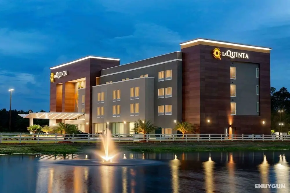 La Quinta Inn & Suites by Wyndham Brunswick/Golden Isles - Dış Mekan