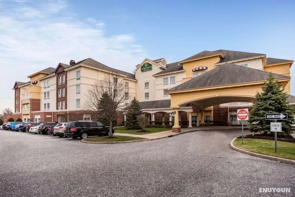 La Quinta Inn & Suites by Wyndham Islip - MacArthur Airport - Öne Çıkan Resim