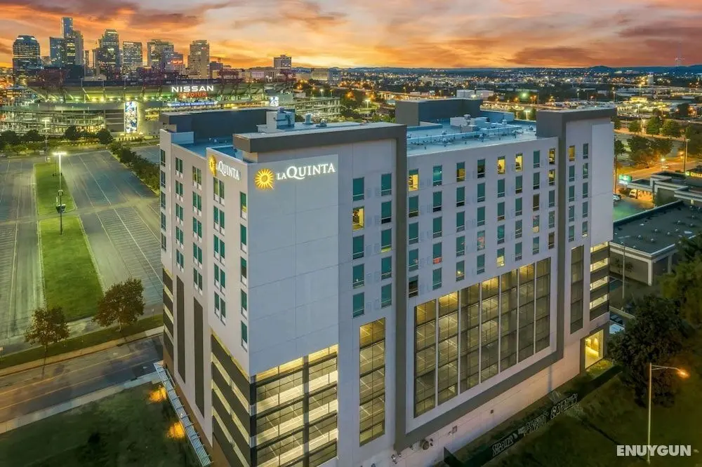 La Quinta Inn & Suites by Wyndham Nashville Downtown / Stadium - Öne Çıkan Resim