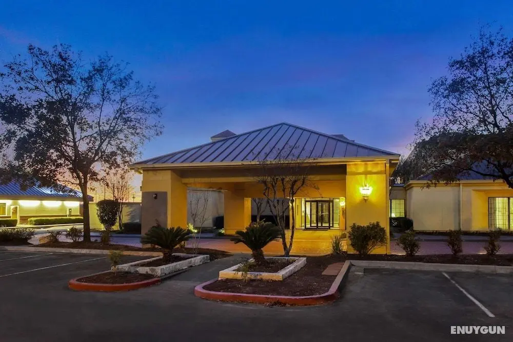 La Quinta Inn & Suites by Wyndham Round Rock North - Dış Mekan