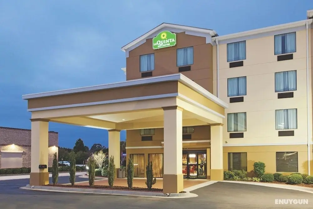 La Quinta Inn & Suites by Wyndham Warner Robins - Robins AFB - Öne Çıkan Resim