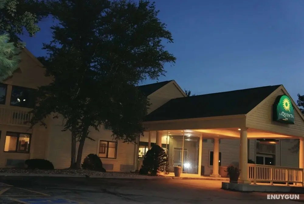 La Quinta Inn by Wyndham Omaha Southwest - Dış Mekan