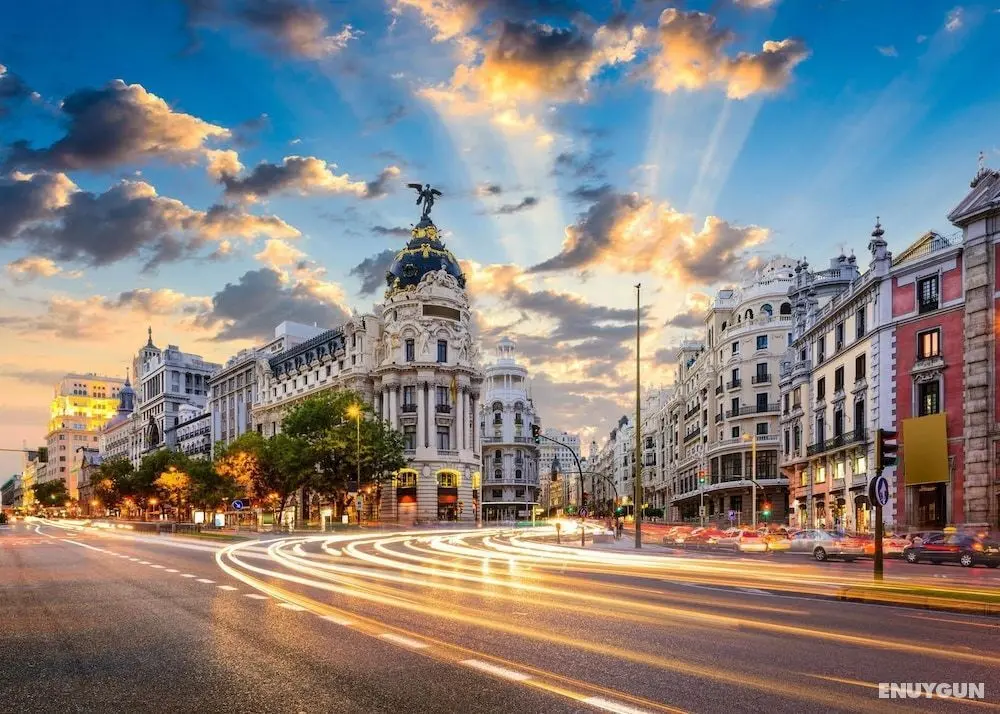 La Reina de Gran Via - Dış Mekan