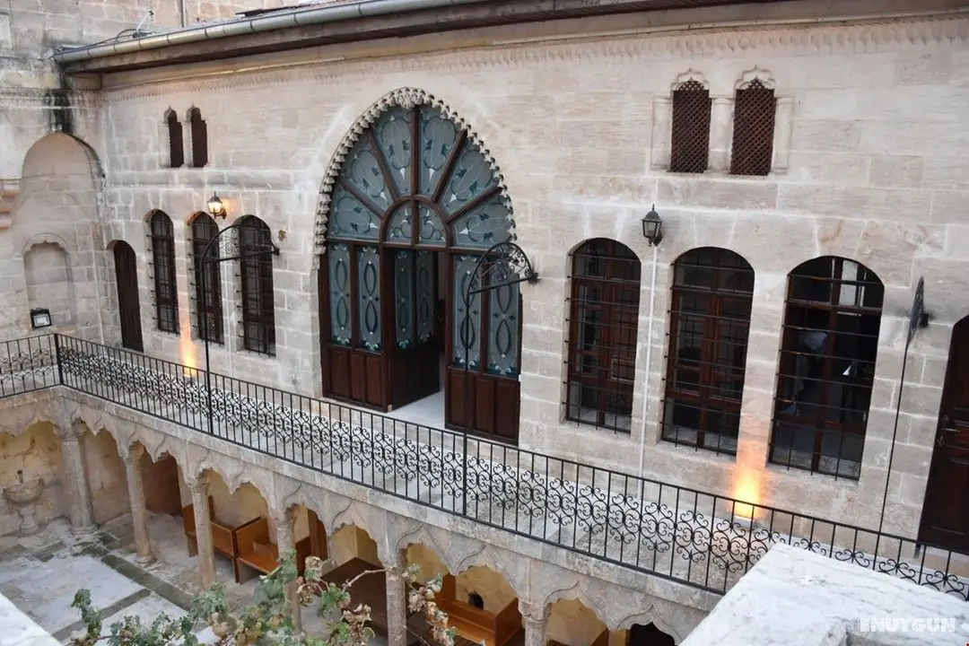 La Riva Konakları - Avlu