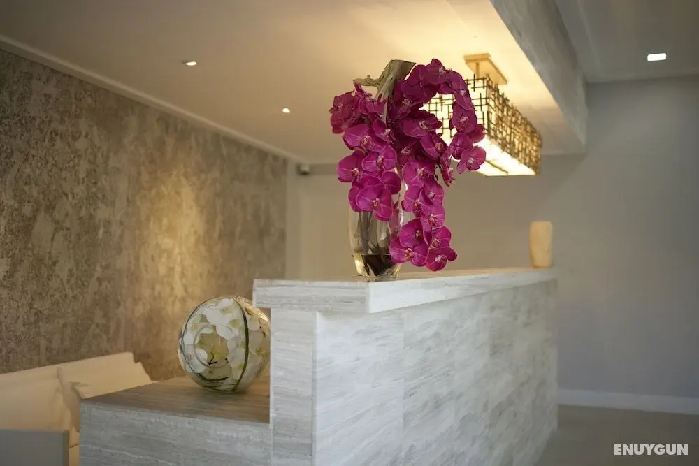 LA Vue Boutique Hotel & Beach Club - Lobi