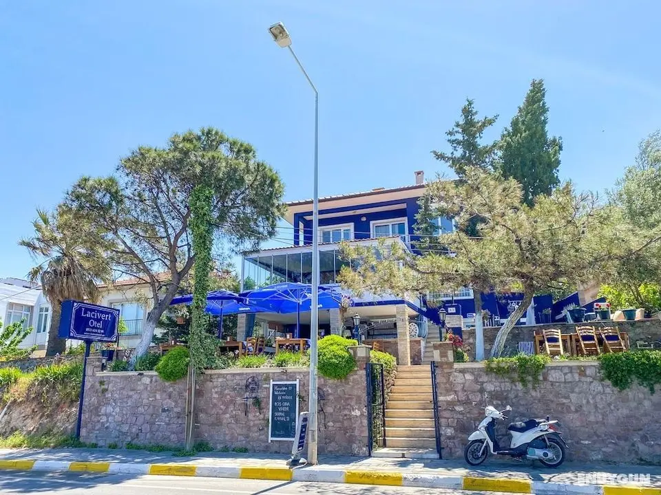 Lacivert Hotel - Öne Çıkan Resim