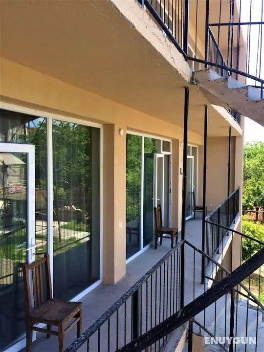 Lady Bird Hotel - Öne Çıkan Resim