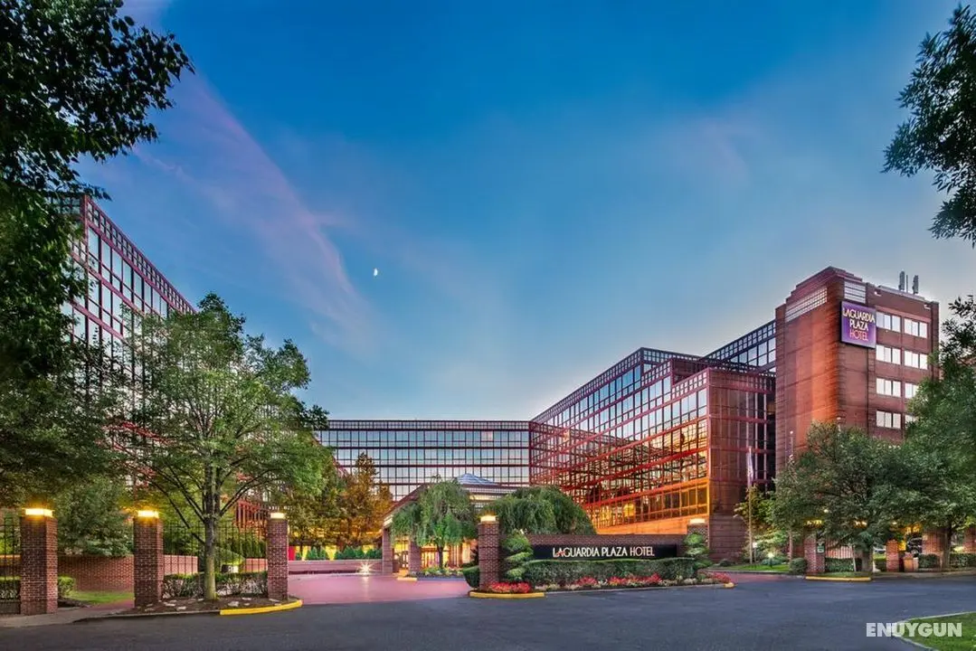 LaGuardia Plaza Hotel - Genel