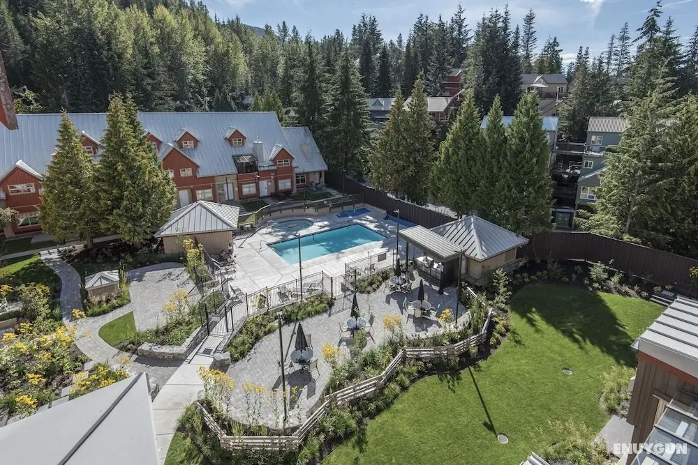 Lake Placid Lodge by Whiski Jack - Öne Çıkan Resim