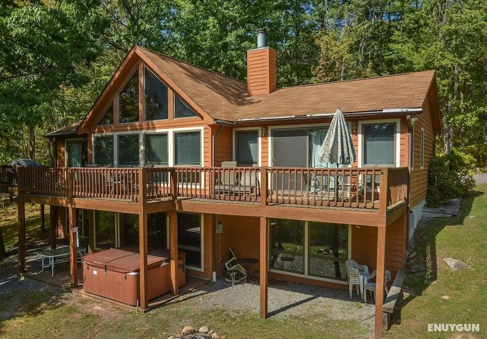 Lake Reflections - Öne Çıkan Resim