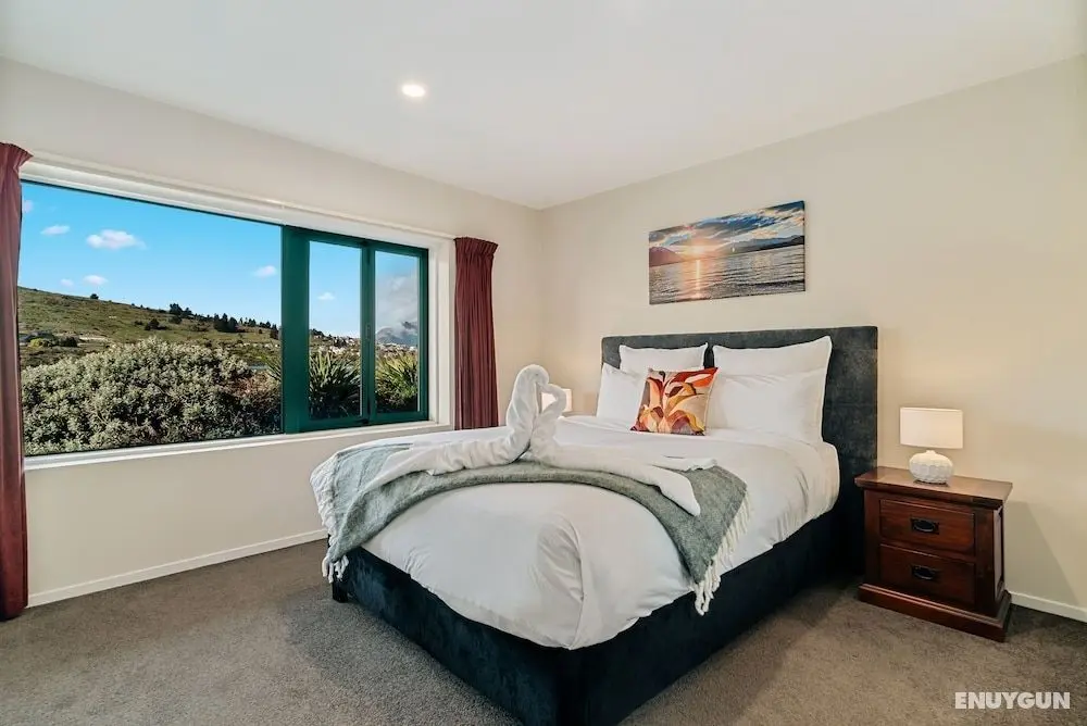 LAKEFRONT LIVING AT REMARKABLES - WEST - Oda
