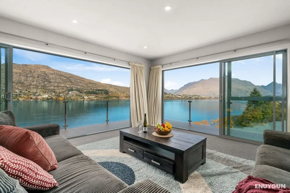 LAKEFRONT PENTHOUSE APARTMENT WITH 270-DEGREE VIEW - Öne Çıkan Resim