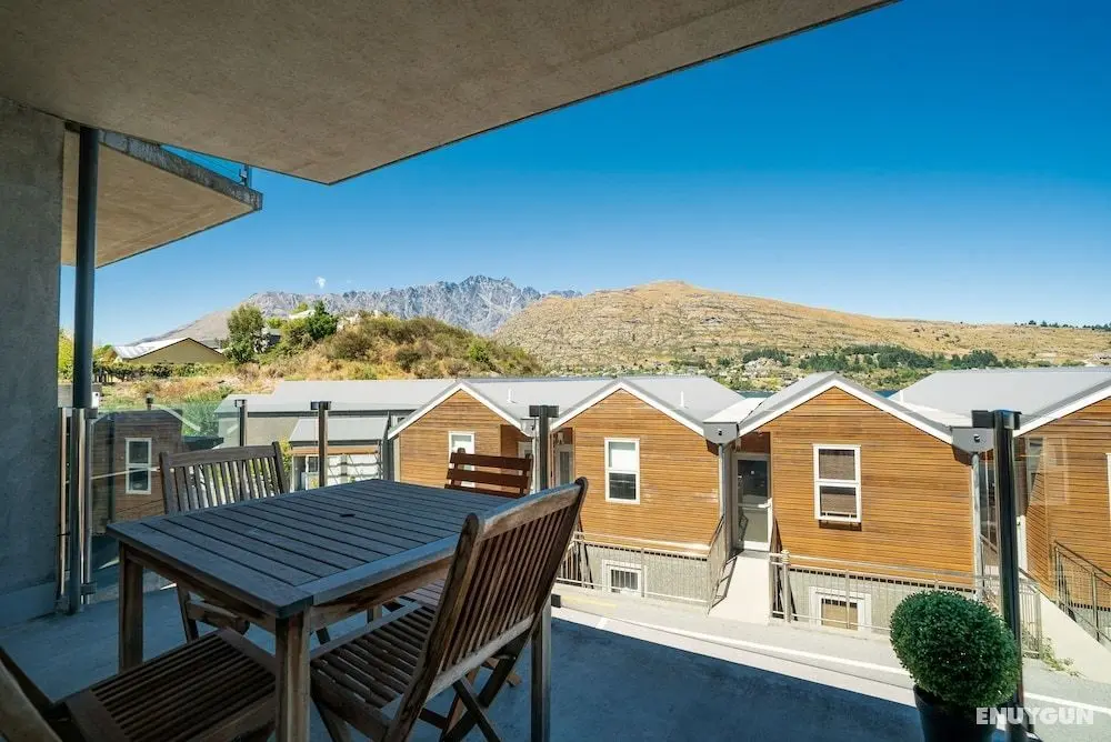 LAKESIDE LIVING - MODERN 2-BEDROOM APARTMENT - Oda Düzeni