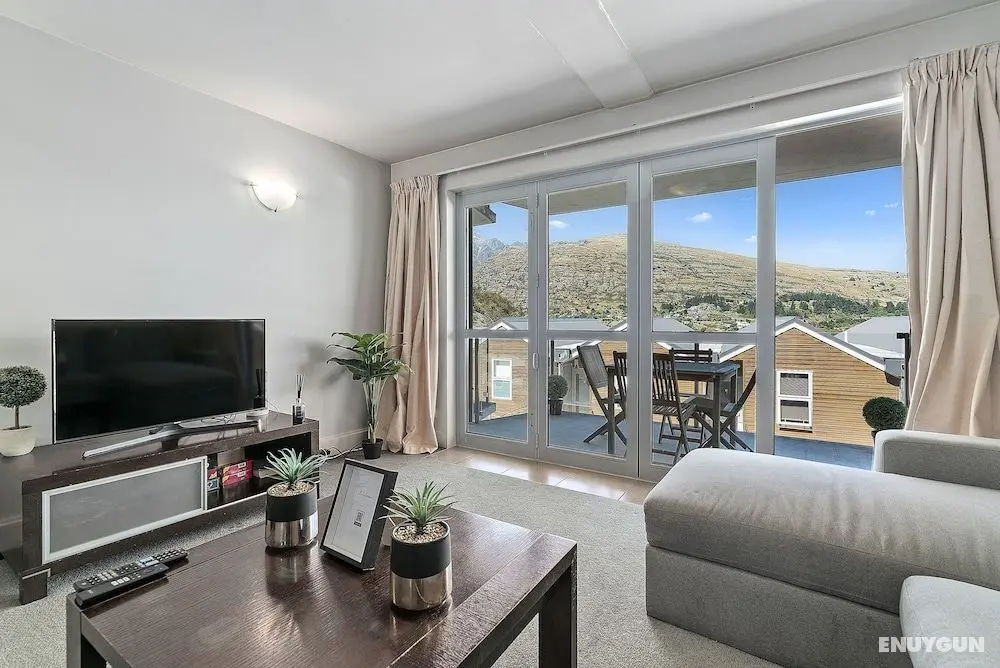 LAKESIDE LIVING - MODERN 2-BEDROOM APARTMENT - Öne Çıkan Resim