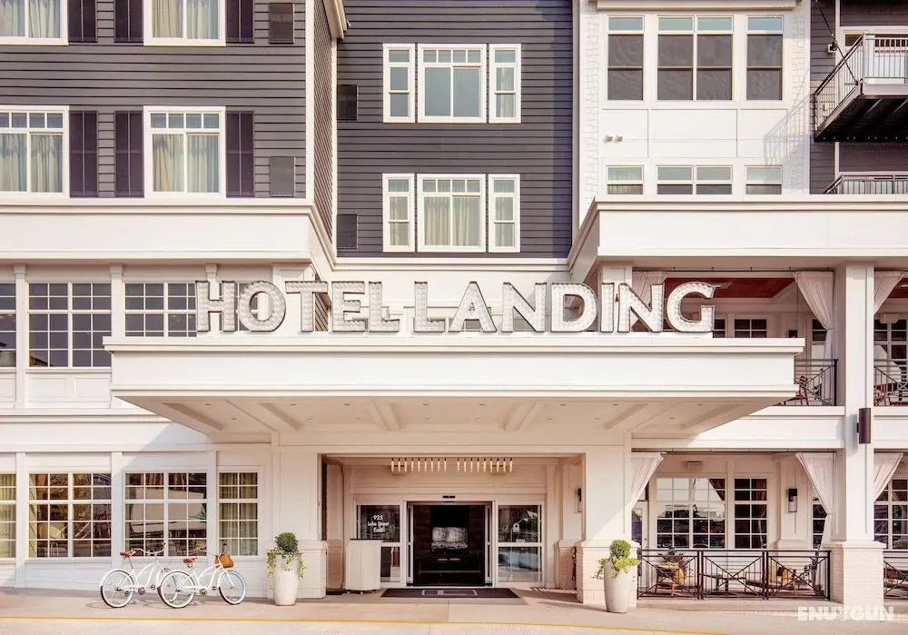 The Hotel Landing - Öne Çıkan Resim