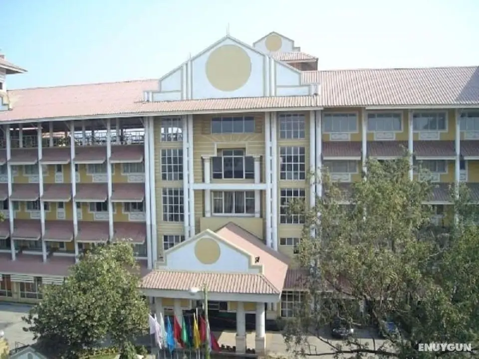 Landmark Hotel Guwahati - Dış Mekan