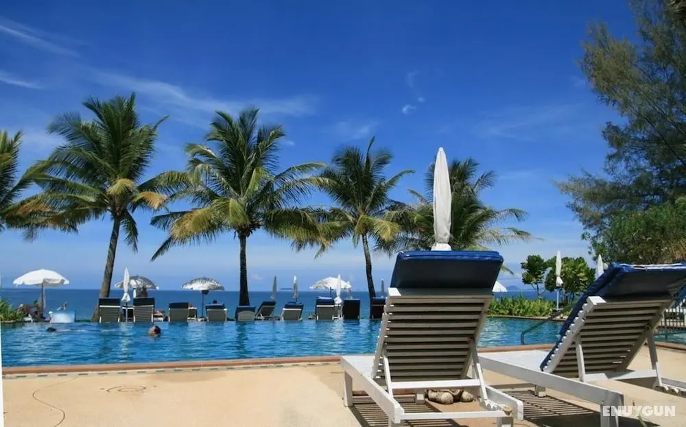 Lanta Casuarina Beach Resort - Havuz
