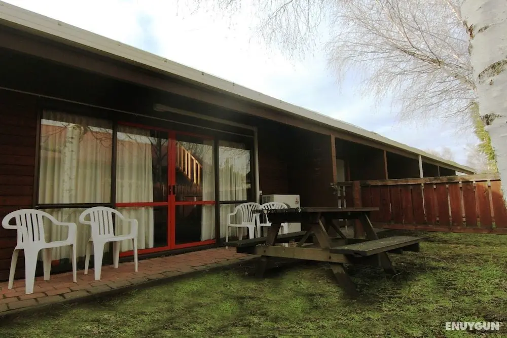 Larchwood Motel - Dış Mekanlar