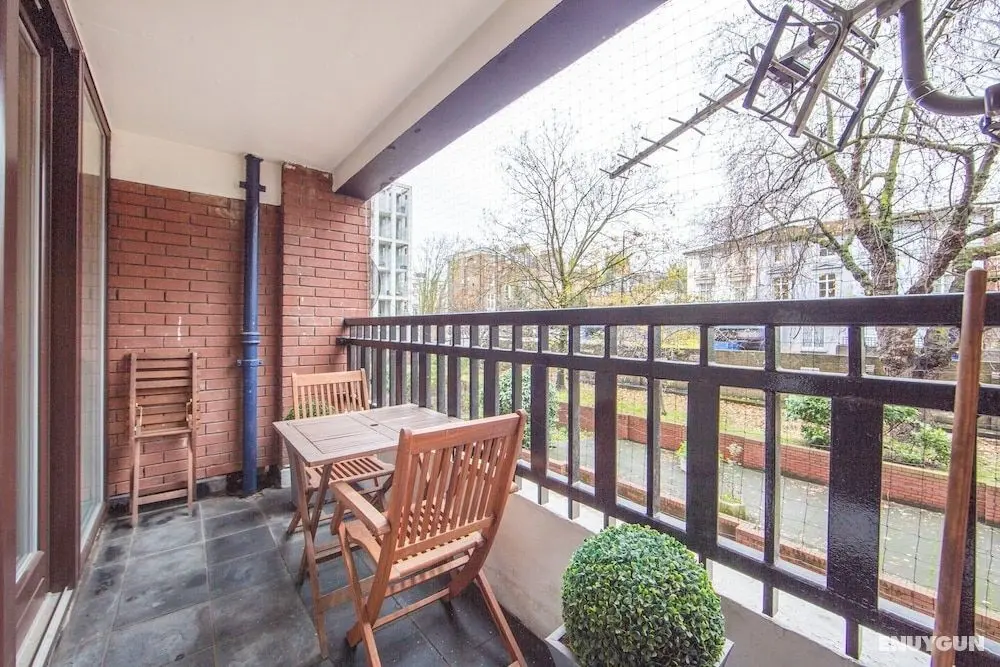 Large 2 Bedroom, 2 Bathroom Apartment, Moments From King's Road - Edith Terrace - Oda Düzeni