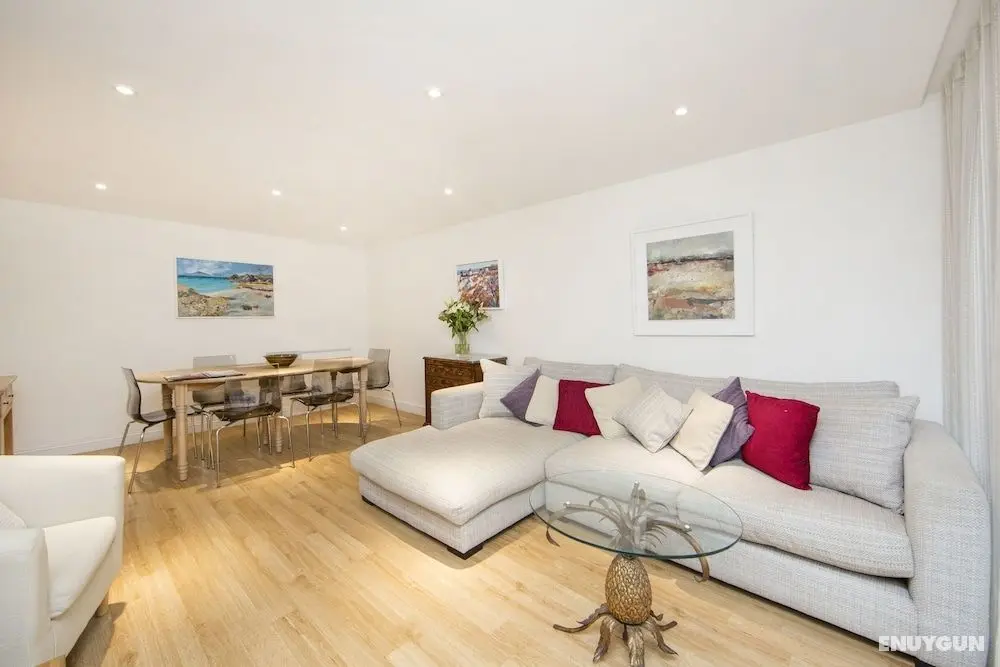 Large 2 Bedroom, 2 Bathroom Apartment, Moments From King's Road - Edith Terrace - Öne Çıkan Resim