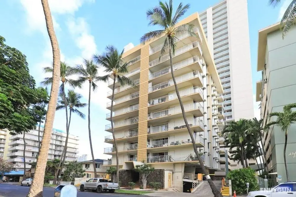 Large 2br/2ba Steps to Waikiki Beach by Domio - Öne Çıkan Resim