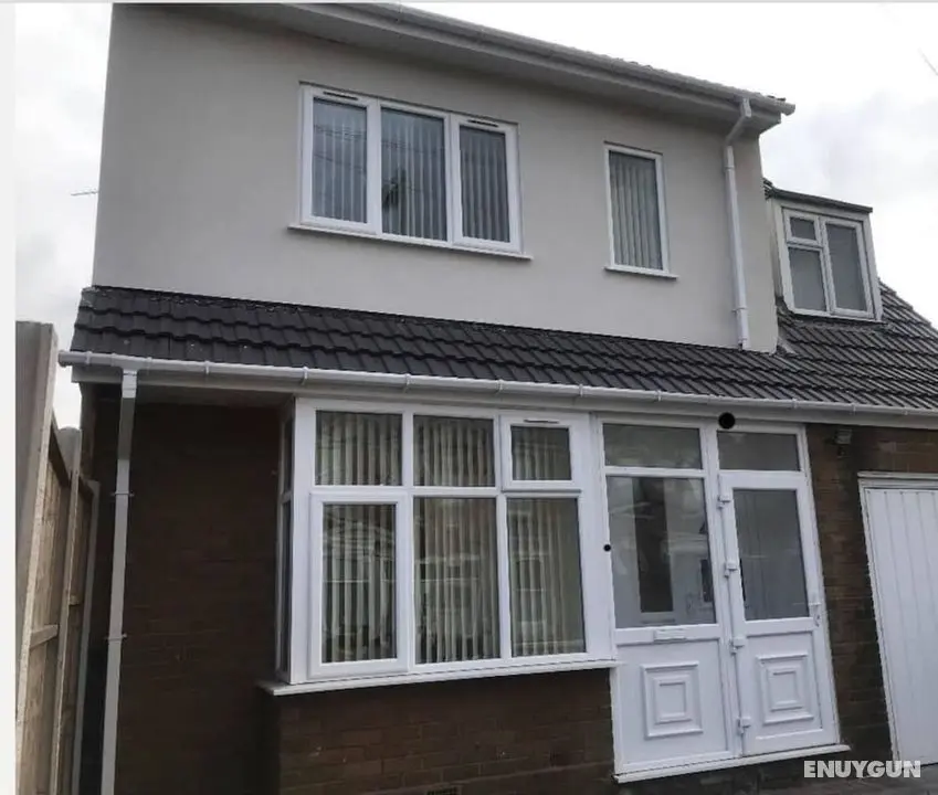 Large 5 Bed House / Wolverhampton + Parking - Dış Mekan