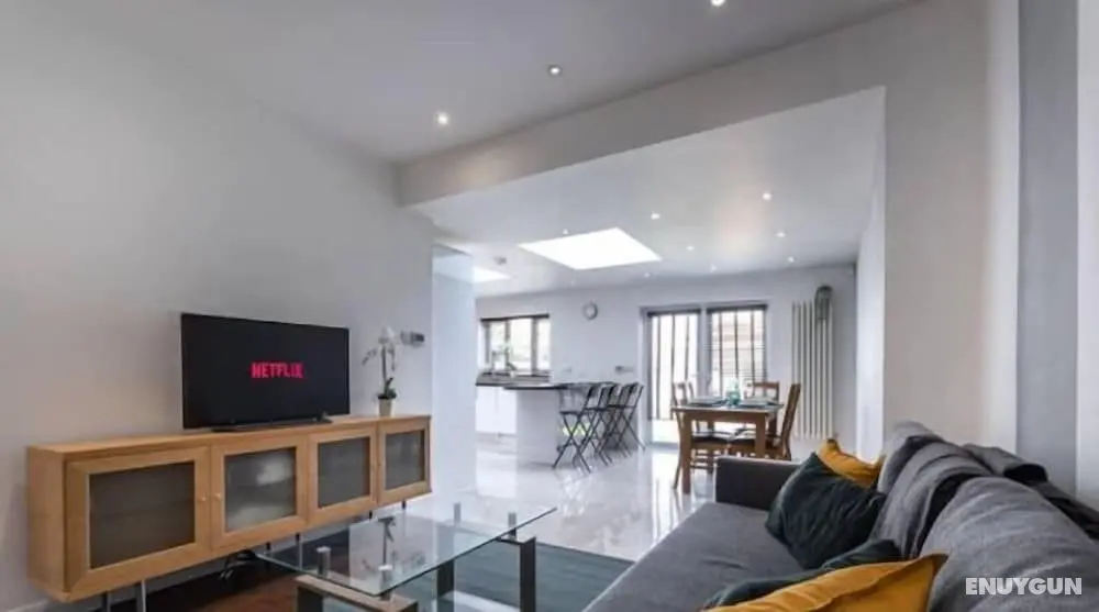 Large 6 Bedroom House With Parking - Öne Çıkan Resim