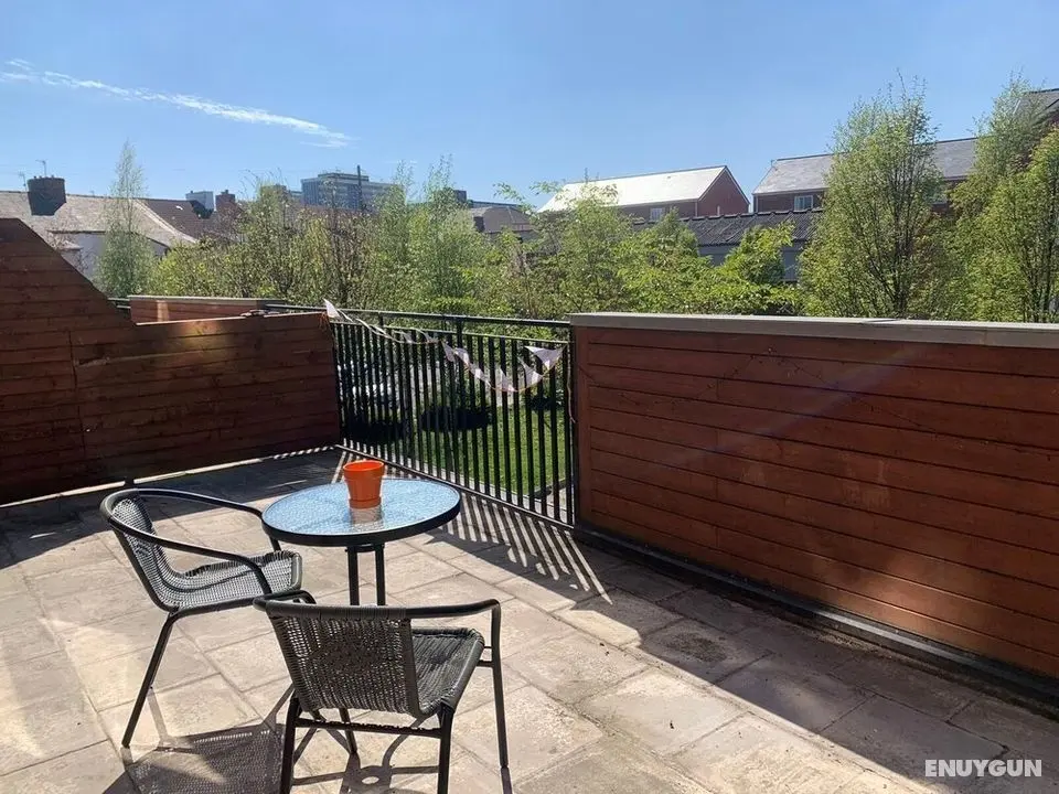 Large Apartment With Balcony Free Parking & Fast Wifi - Öne Çıkan Resim