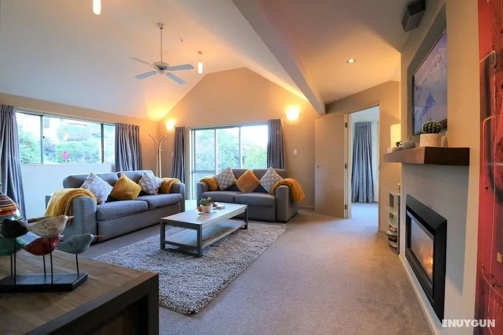 Large Distinctive AND Spacious Family Home - Öne Çıkan Resim