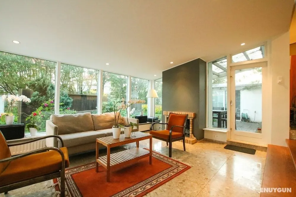 Large Modern Family House - Öne Çıkan Resim