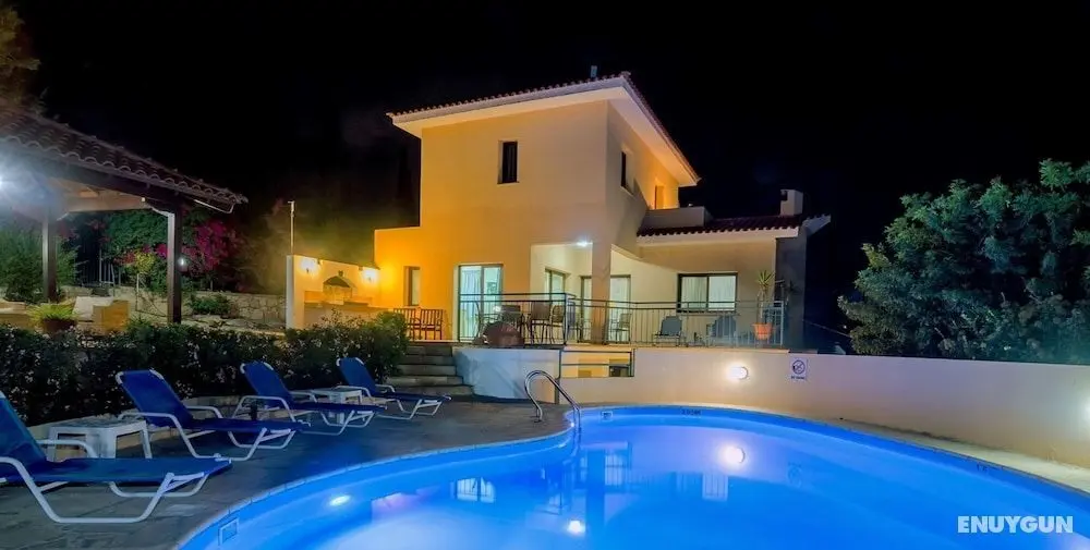 Large Pool Garden, Billiard, Peaceful Area, Near to the Sea 2 Bedrooms Sleeps - Öne Çıkan Resim