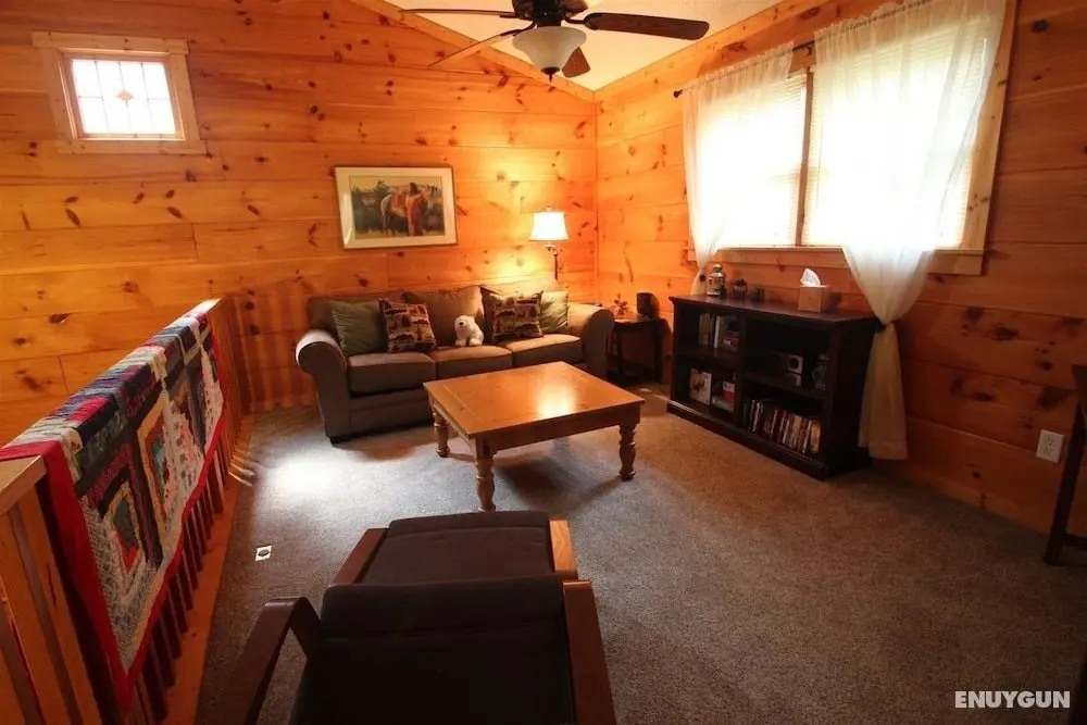 Laughing Bear Cabin - Öne Çıkan Resim