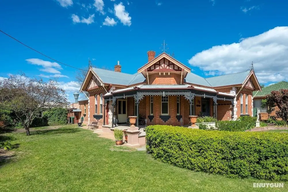 'Lauralla' by Your Innkeeper Mudgee - Öne Çıkan Resim
