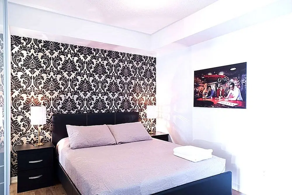 Lavish Suites- New Two Bedroom - Amazing CN Tower View - Öne Çıkan Resim