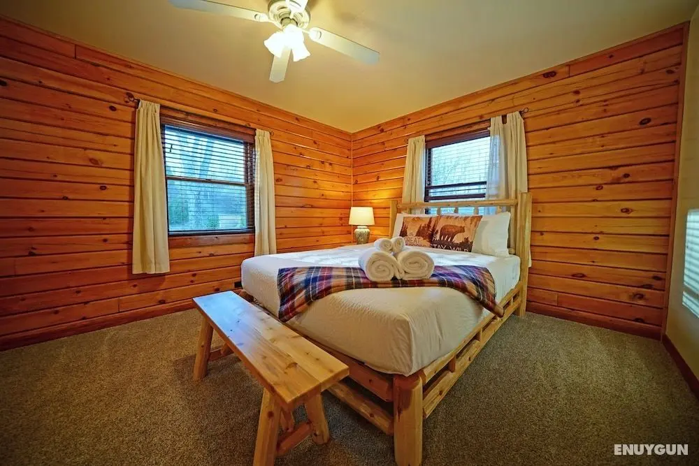 Lazy Bear Lodge ~ Mountain Views ~ Pool Table - Oda