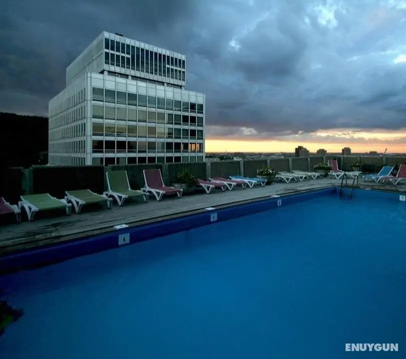Le Cantlie Suites Hotel - Genel