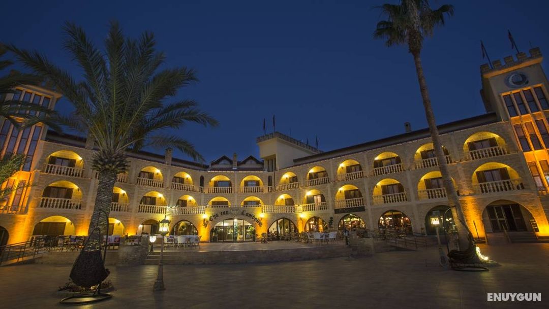 Le Chateau Lambousa Hotel