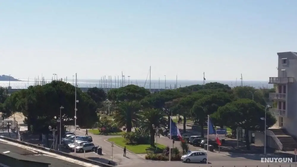 Le Crystal Hôtel - Dış Mekan