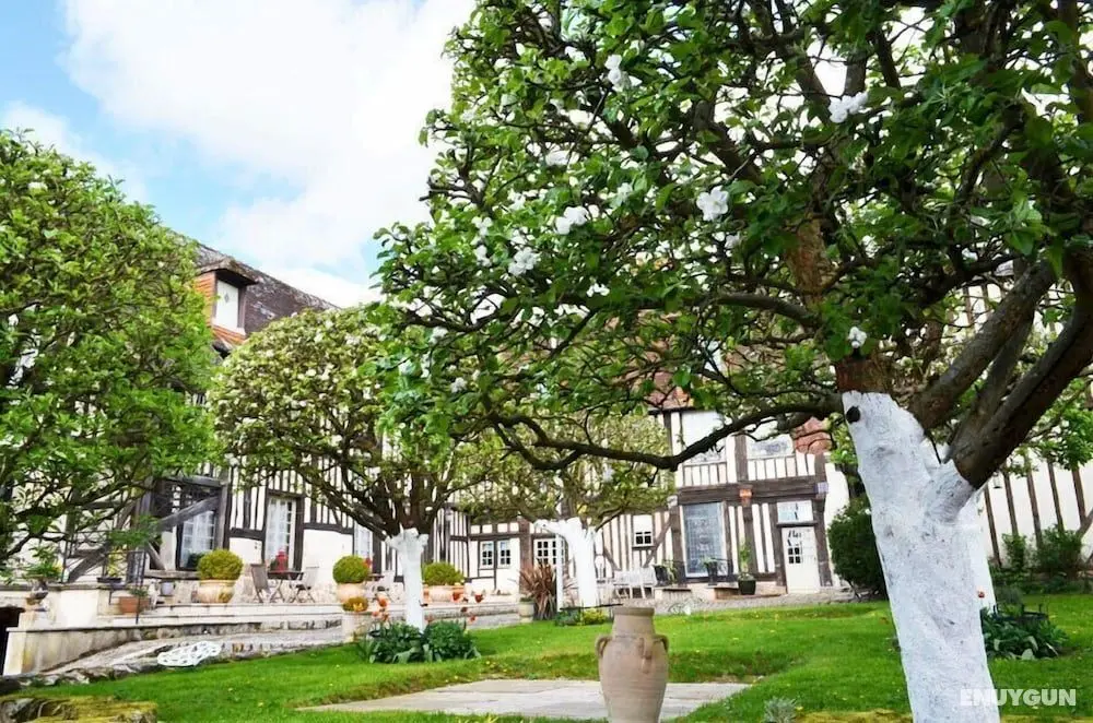 Le Manoir de l'Engagiste - Dış Mekanlar