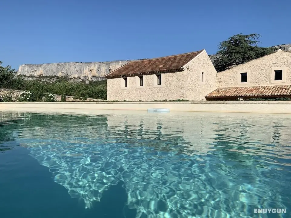 Le Mas aux cedres - Öne Çıkan Resim