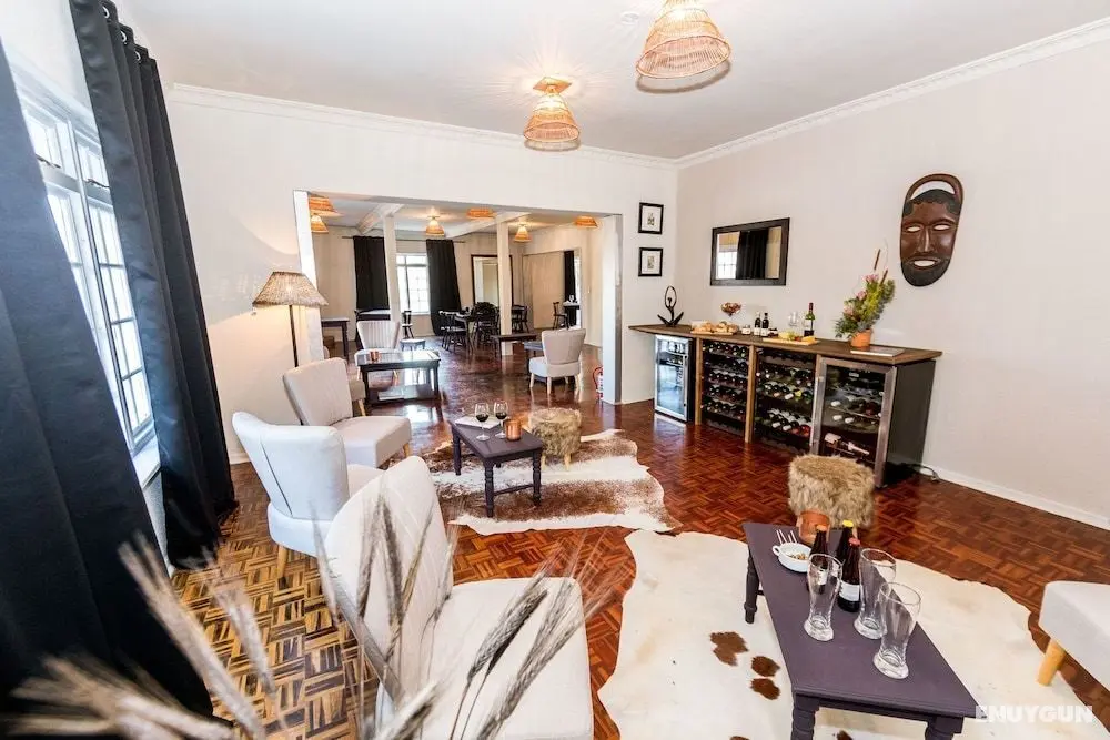 Le Petit Chateau - Öne Çıkan Resim