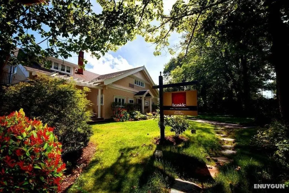 Leaside Manor by The Leaside Group - Öne Çıkan Resim
